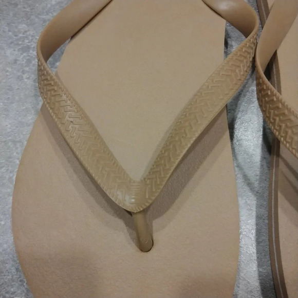 Plastic/Foam  Tan Flip Flops - Picture 2 of 3